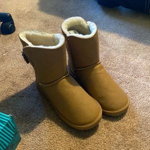 Never worn, tan, Size 8 1/2 Fuzzy Boots with buckle
